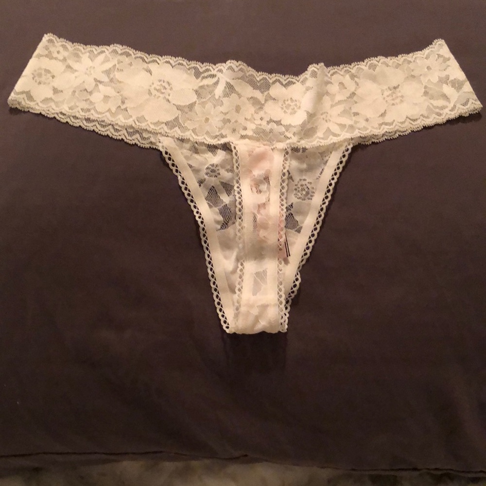 Victoria’s Secret Lacie Thong Panties Size Small - Picture 2 of 3